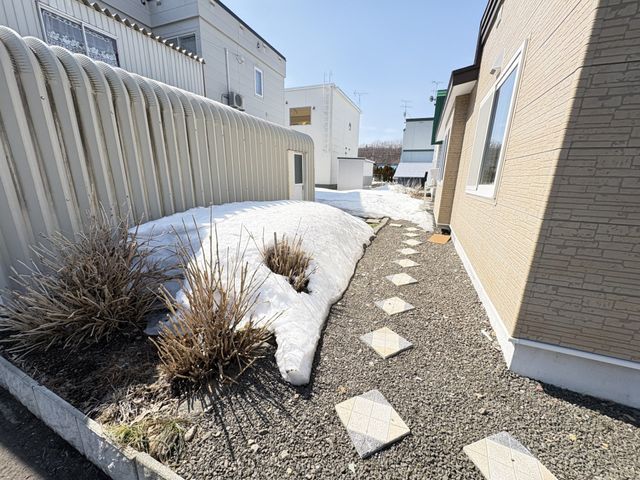 4LDK Corner Lot House for Sale in Minami-ku, Sapporo - Thumbnail 2