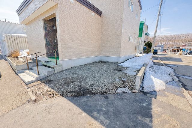 4LDK Corner Lot House for Sale in Minami-ku, Sapporo - Thumbnail 3