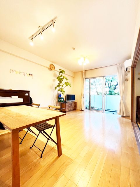 Kugayama Garden Hills 2-Bedroom Condo with 24hr Security in Mitaka - Thumbnail 4