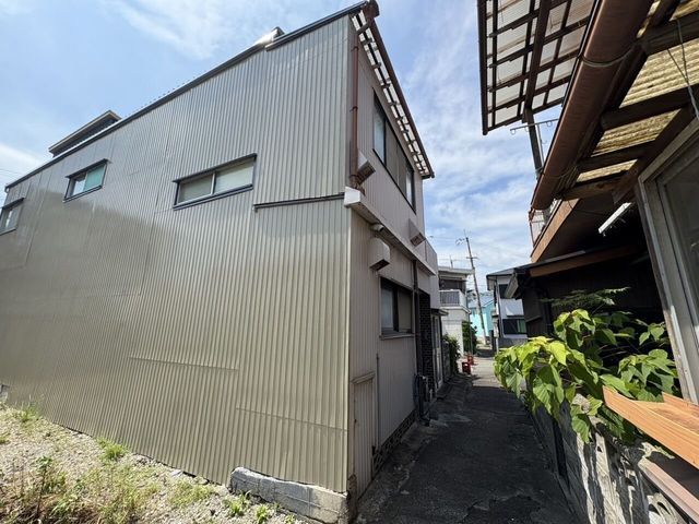 Land with Old House for Sale in Komatsushima City, Tokushima - Thumbnail 2