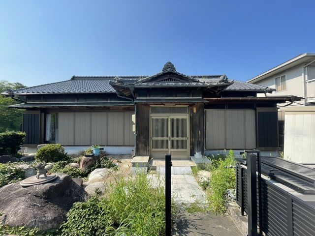4LDK House for Sale in Yokkaichi, Mie Prefecture - Thumbnail 2