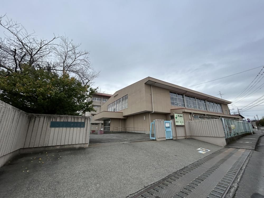 Land with Old House in Quiet Kofu Neighborhood, Yamanashi - Thumbnail 3