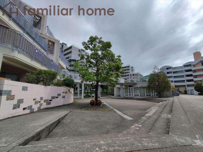2LDK Apartment in Kobe with Balcony and Parking - Thumbnail 2