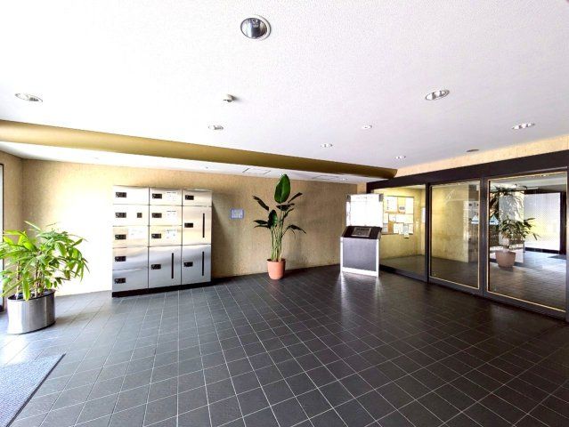 Renovated 3LDK Apartment for Sale in Okayama Minami-ku - Thumbnail 2