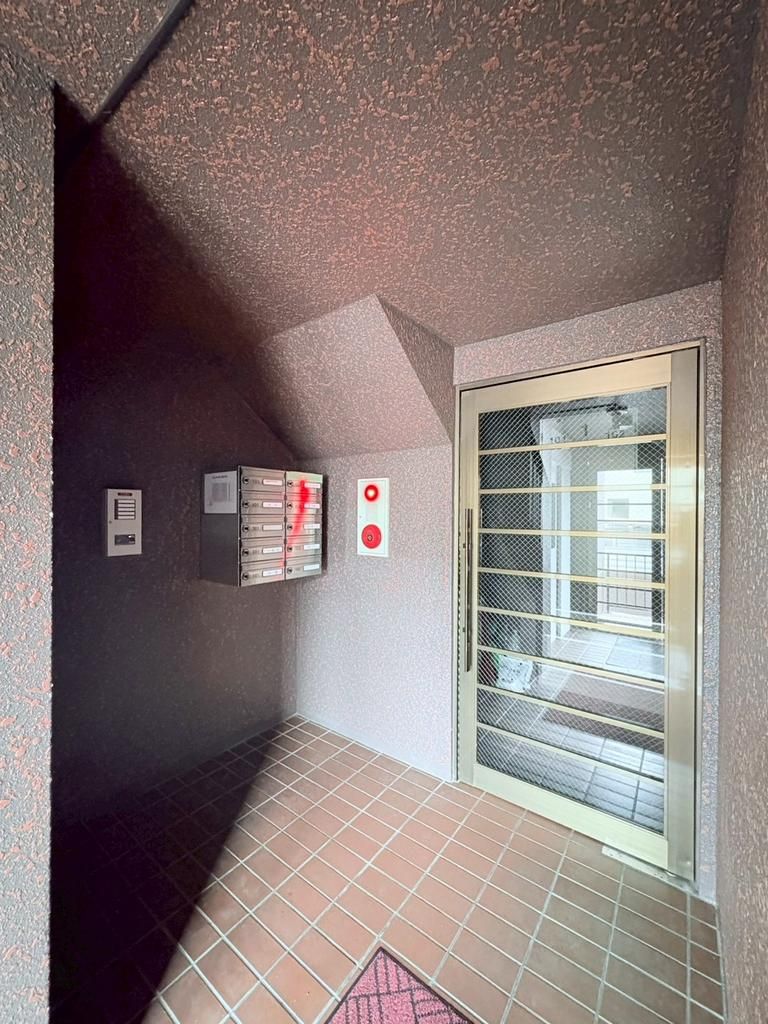 Renovated 4LDK Apartment Near Inazumi Park Station, Sapporo - Thumbnail 4