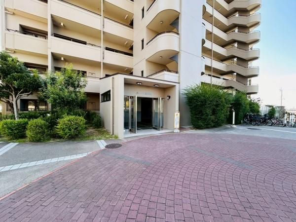 4LDK Corner Apartment in Izumi City Osaka with Triple Balcony - Image 1