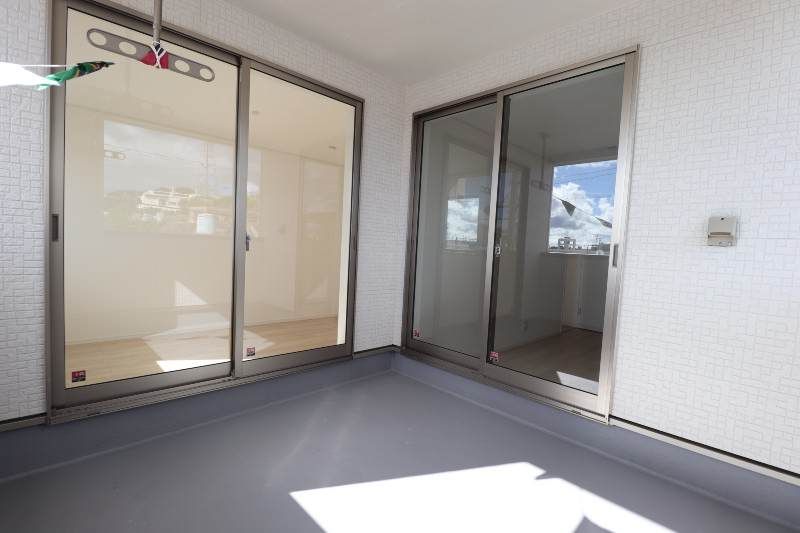 New 4LDK House in Uruma City with Garden and Parking - Thumbnail 3