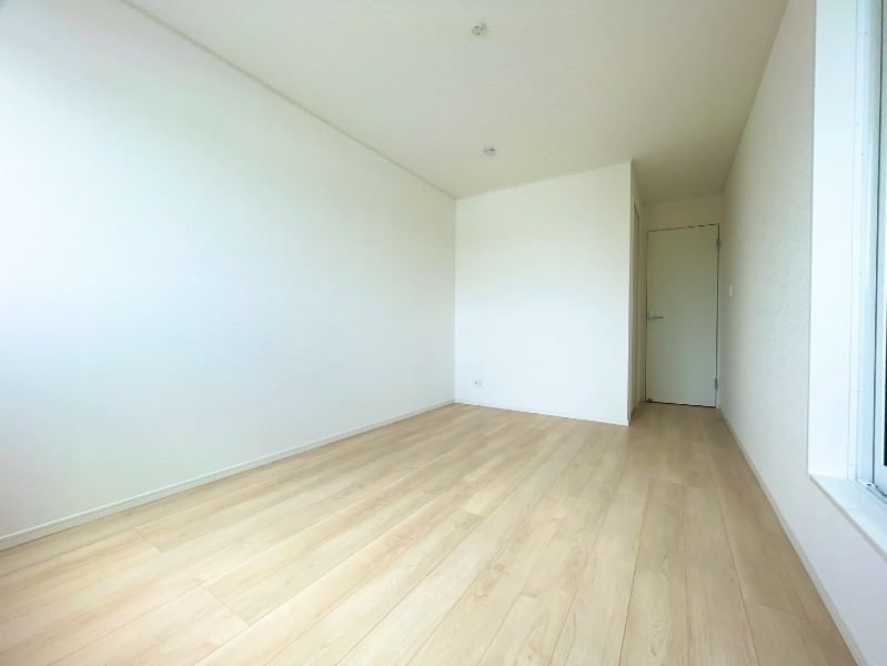 New 4LDK House in Uruma City with Garden and Parking - Thumbnail 4