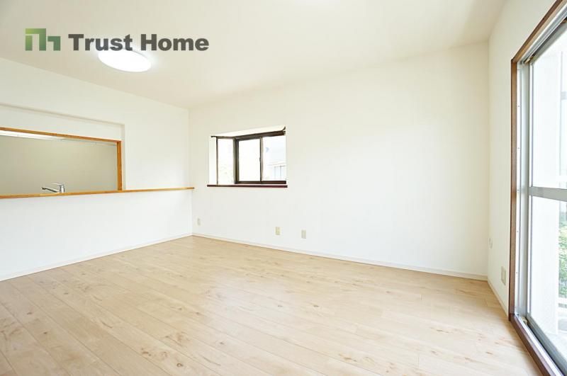 Spacious 4LDK Apartment Near Gakuen Toshi Station, Kobe - Thumbnail 4