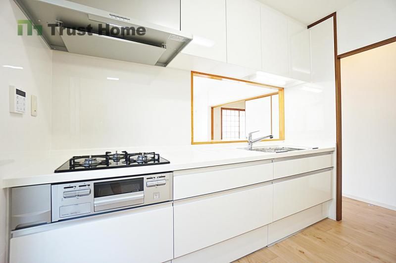 Spacious 4LDK Apartment Near Gakuen Toshi Station, Kobe - Thumbnail 2