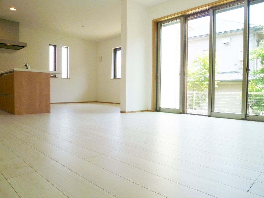 Newly Built 3LDK House for Sale in Yamate, Yokohama - Thumbnail 2