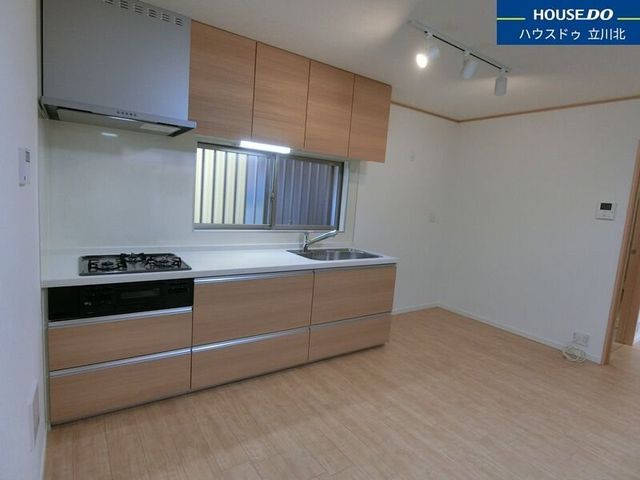 Renovated 3LDK House for Sale in Hino, Tokyo with Parking - Thumbnail 3