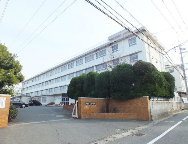 Refurbished 2LDK Apartment near Shii Station, Kitakyushu - Image 1