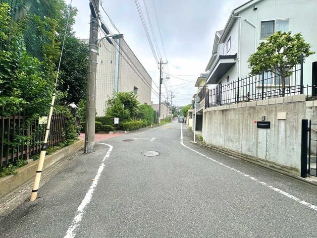 3SLDK Detached House in Denenchofu, Ota-ku, Tokyo - Thumbnail 2