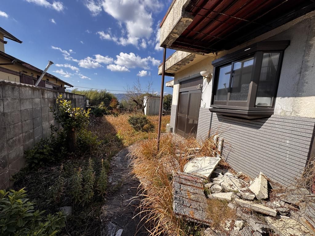 Land for Sale in Kameoka, Kyoto with Old House - 100 Tsubo Plot - Thumbnail 3