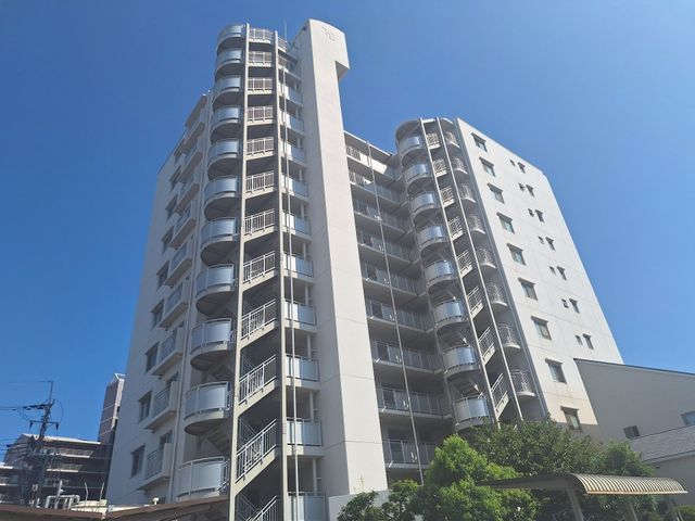 3LDK Apartment in Nishinomiya Urban Comfort Building - Thumbnail 3