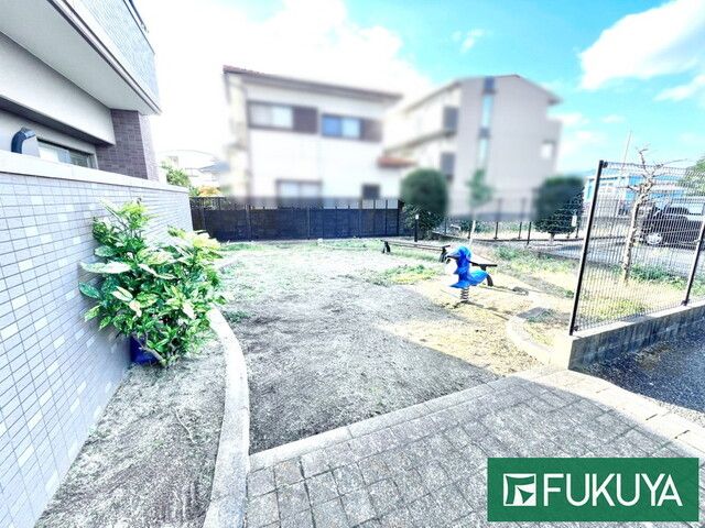 4LDK Apartment with Private Garden in Saga City's Kaisei Area - Thumbnail 3