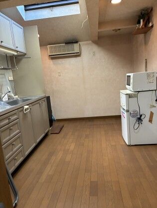 Traditional Wooden House for Sale with Rental Potential in Yao, Osaka - Thumbnail 4