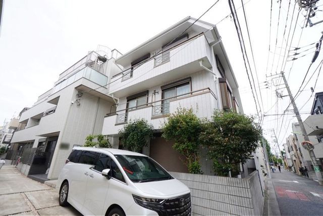 5LDK House for Sale in Setagaya, Tokyo near Chitose-Funabashi Station - Thumbnail 2