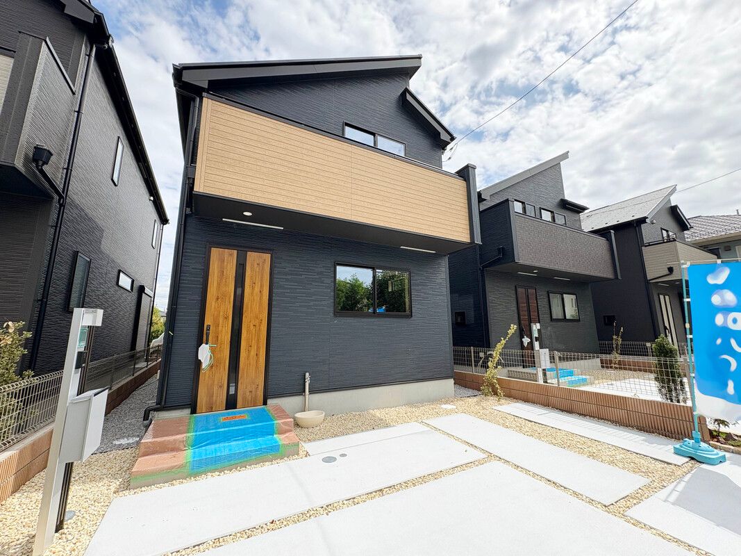 ZEH Standard New Build House in Mitaka, Tokyo - Thumbnail 3