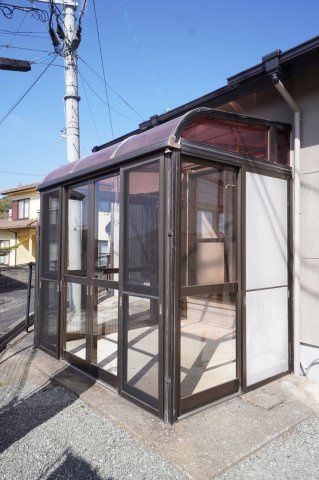 Renovated 5LDK House with Sunroom & 4 Car Parks in Sasebo - Thumbnail 3