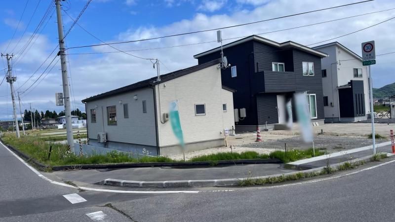 Modern Single-Story House in Ōtama Village, Fukushima - 2LDK Layout - Thumbnail 2