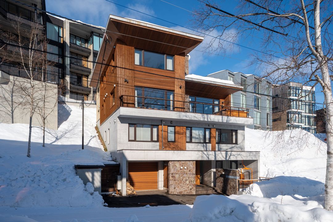 7-Bedroom Luxury Ski Chalet in Niseko Hirafu, Hokkaido - Thumbnail 2
