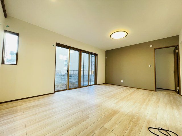 New 4LDK House in Kumagaya with Corner Lot Advantage - Thumbnail 3