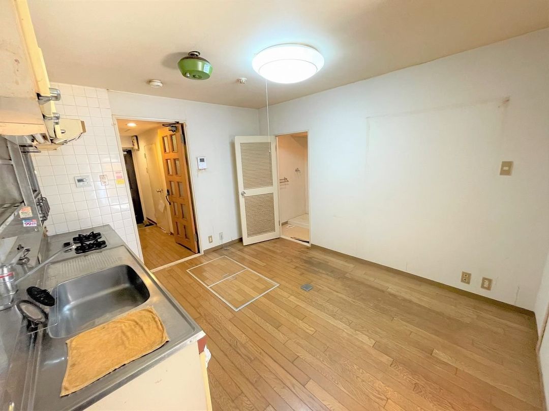 2DK Apartment in Hiroshima Naka Ward - 6900000 yen - Thumbnail 3