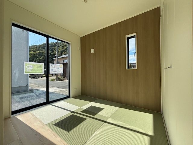 New 4LDK House in Iwami, Tottori with EV Charging & Modern Amenities - Thumbnail 3