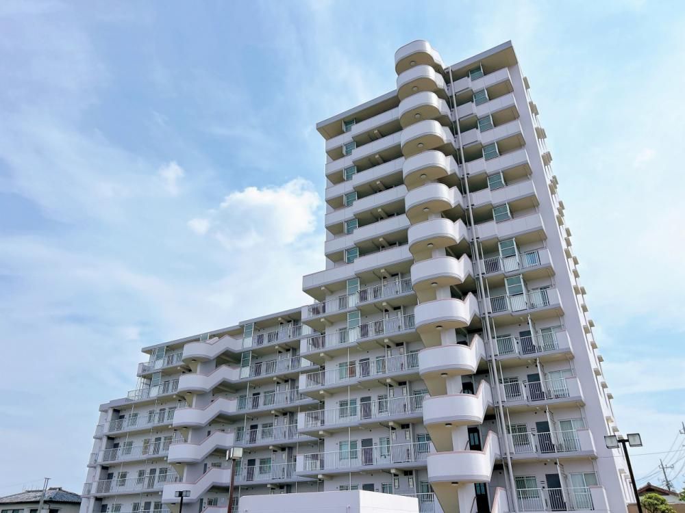 Spacious 3LDK Apartment Near Kuragano Station - Thumbnail 2