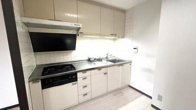 2SLDK Apartment in Matsudo with Balcony — Image 1, Matsudo, Chiba