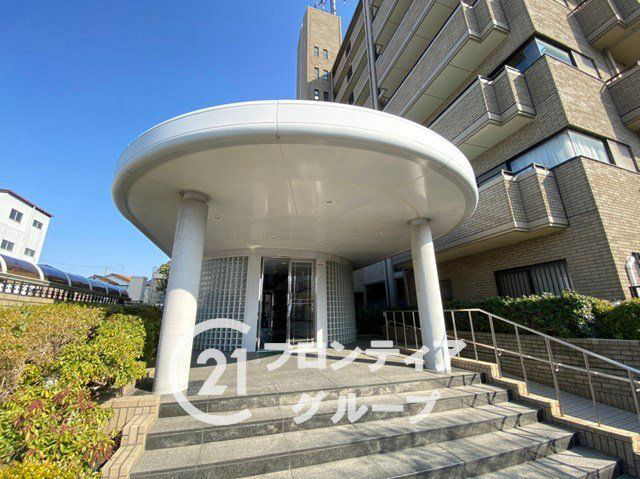 Renovated 3LDK Apartment Near Fukai Station in Sakai - Thumbnail 2
