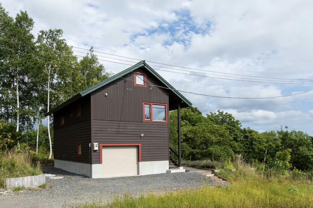 Niseko Soga Cabin with Mt. Yotei Views & Hotel License - Image 1