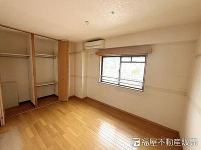 4LDK Apartment in Katano City - Spacious Family Living — Image 4, Katano, Osaka