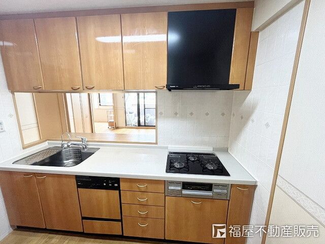 4LDK Apartment in Katano City - Spacious Family Living - Thumbnail 2