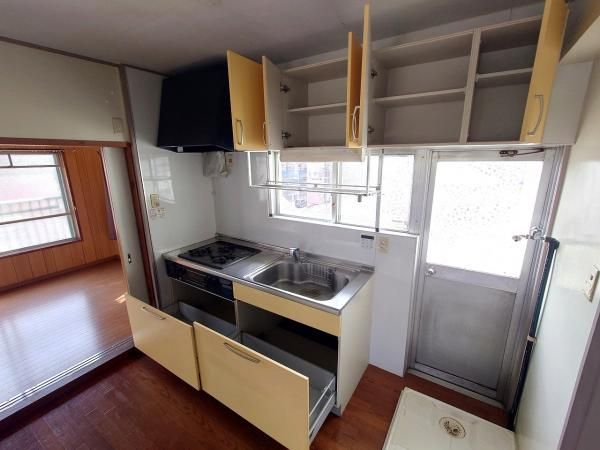 New Kashiwa Corpos 4F 2DK Apartment for Sale in Kashiwa - Thumbnail 3