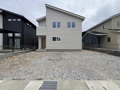 Modern 4LDK House with Solar Panels in Wakamiya-cho, Omihachiman — Image 1, Omihachiman, Shiga
