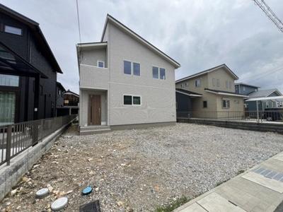 Modern 4LDK House with Solar Panels in Wakamiya-cho, Omihachiman — Image 1, Omihachiman, Shiga