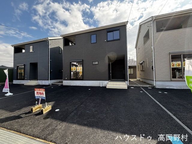 New 4LDK House for Sale in Takaoka City, Toyama Prefecture - Thumbnail 2