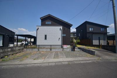 4LDK House with Solar Power in Satsumasendai, Kagoshima — Image 1, Satsumasendai, Kagoshima