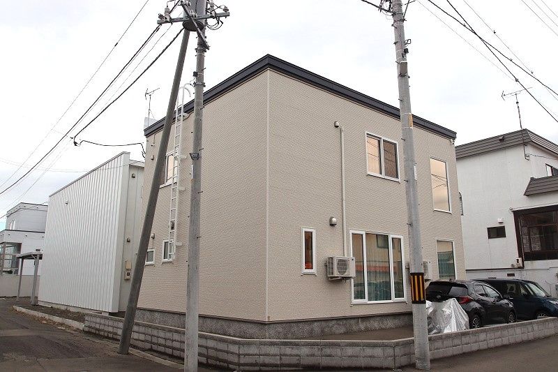 4LDK House in Sapporo with Parking for 3 Vehicles - Thumbnail 2