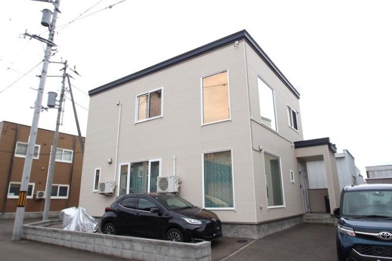 4LDK House in Sapporo with Parking for 3 Vehicles - Thumbnail 3