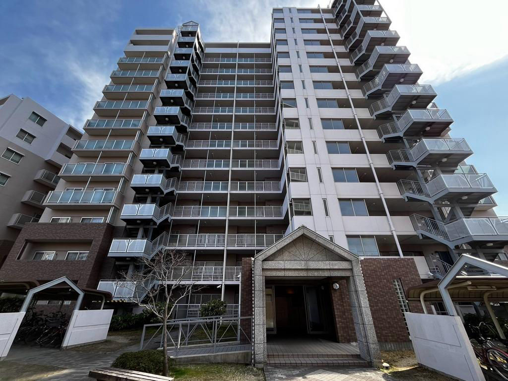 Renovated 3LDK Apartment Near Komyoike Station - Thumbnail 2