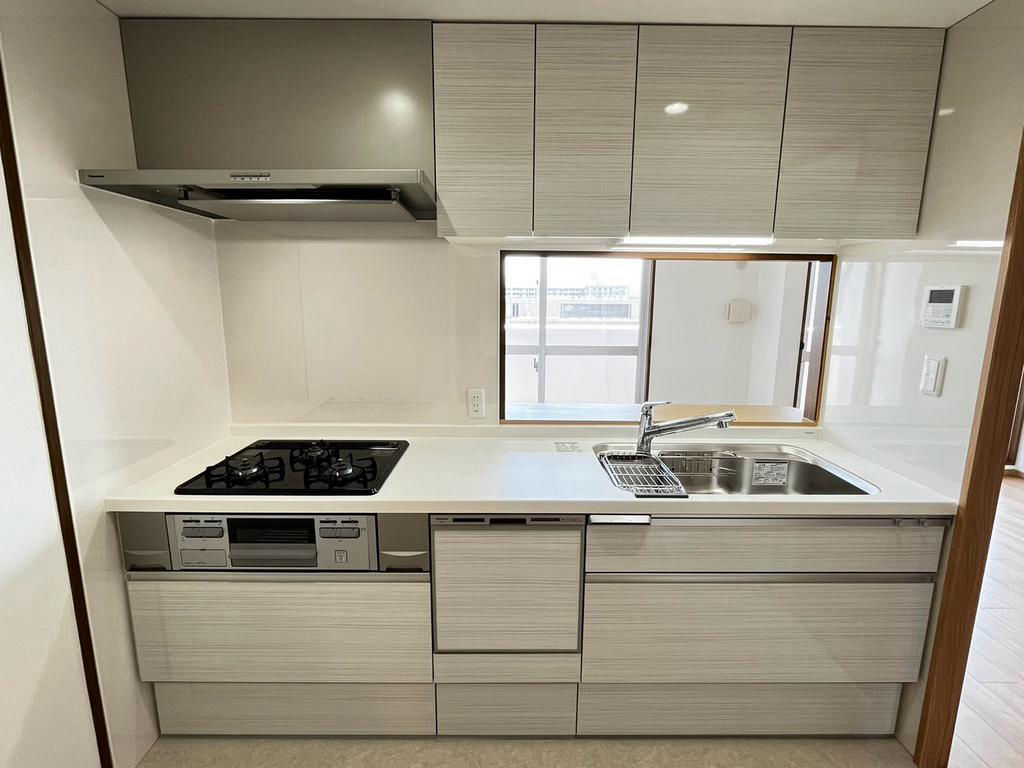 Renovated 3LDK Apartment Near Komyoike Station - Thumbnail 4