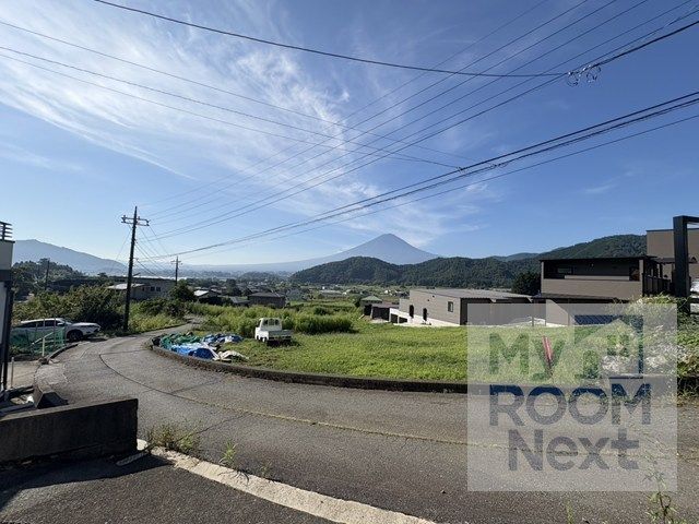 3-Story House with Mount Fuji Views in Fujikawaguchiko - Thumbnail 3