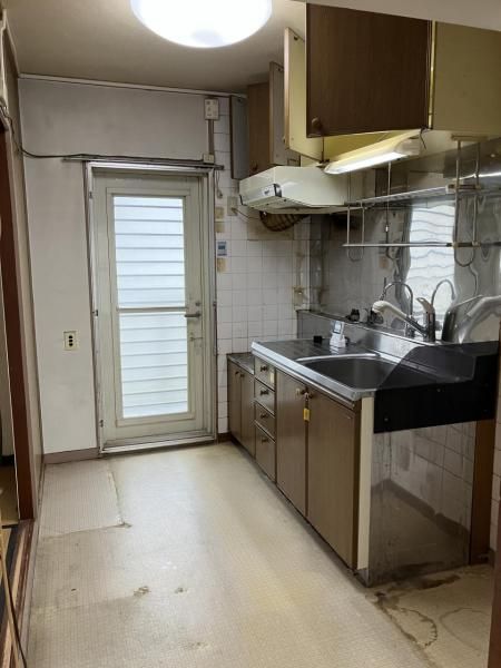 3LDK Apartment for Sale in Neyagawa City, Osaka - Thumbnail 2