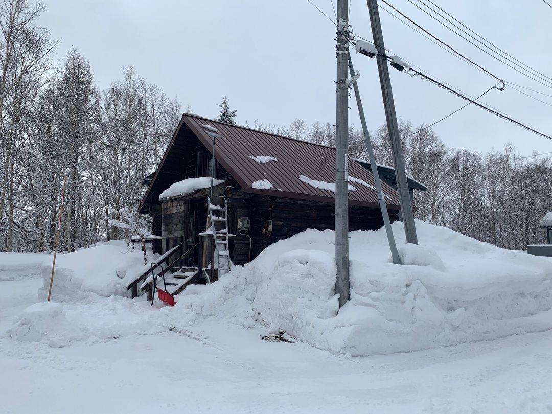 Cozy 1-Bedroom Log Cabin for Sale in Niseko Hirafu, Hokkaido - Thumbnail 4