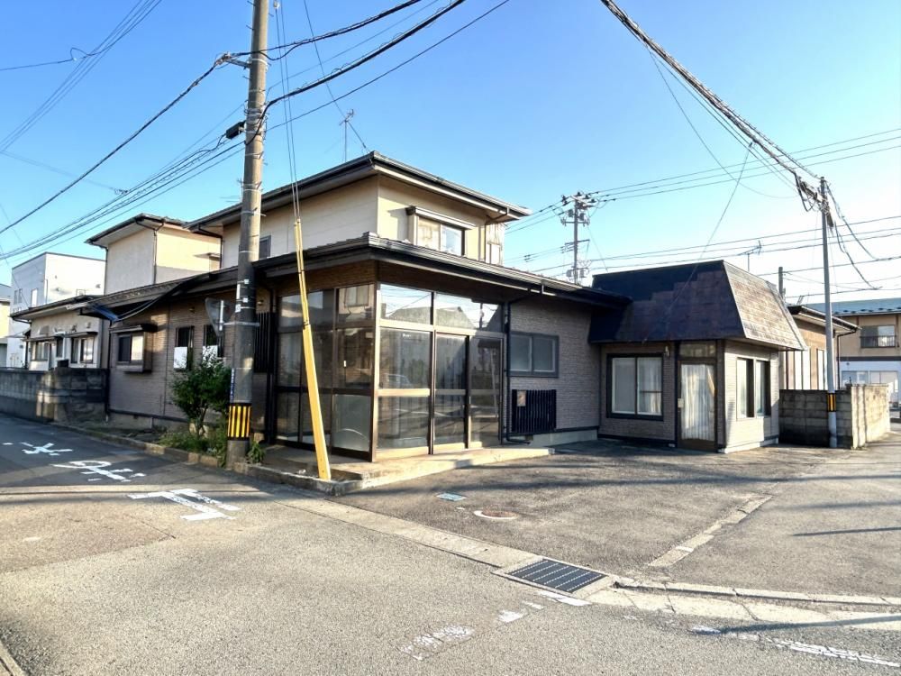 Renovated 4LDK House in Akita's Iijima District with Parking - Thumbnail 3