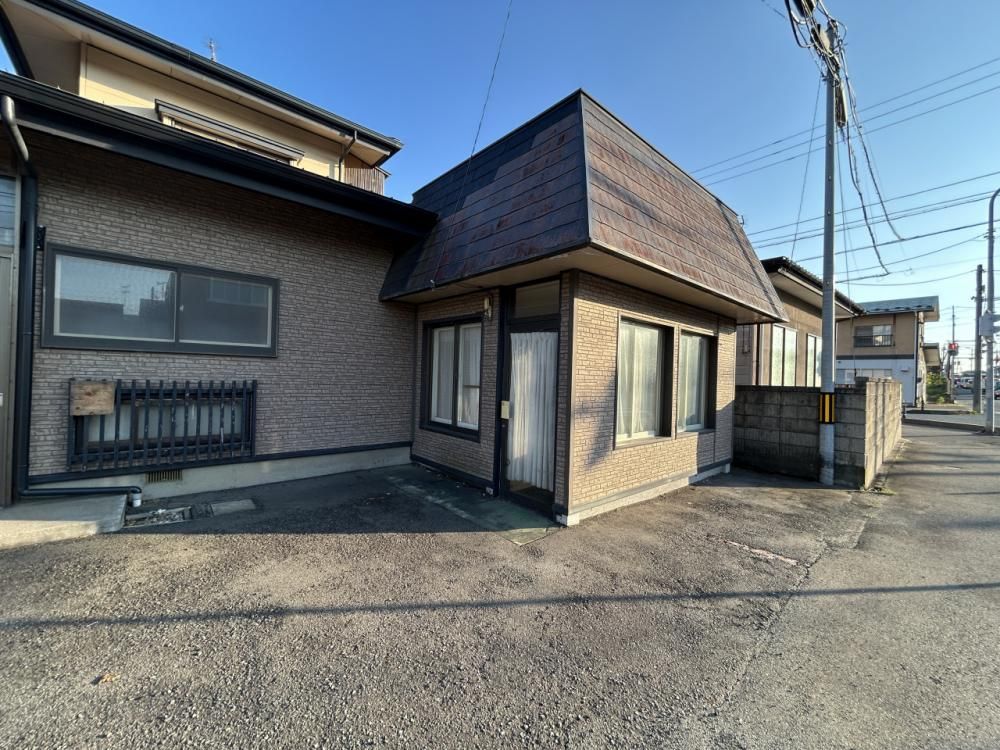 Renovated 4LDK House in Akita's Iijima District with Parking - Thumbnail 2